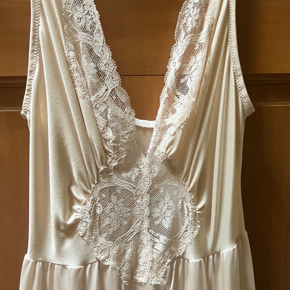 Olga Cream Sleeping Gown